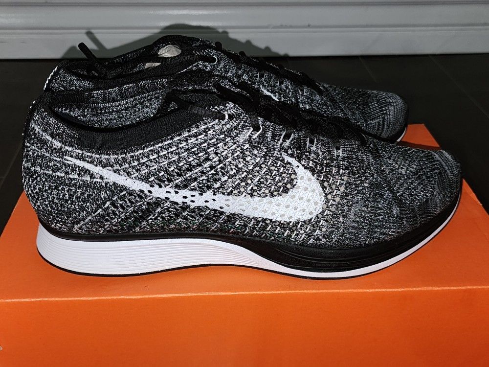 Nike Flyknit Racers (Oreos) - Size 10