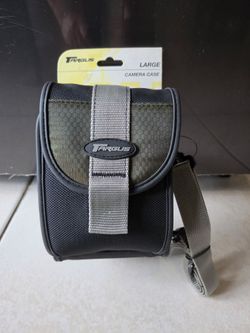 New Targus Large Camera Case. Has nylon belt loop with Velcro closure. Includes adjustable shoulder strap. Has hi-density protective padding. Also has