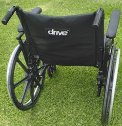 Wheelchair 22"Wide light Weight Silla de ruedas Liviana