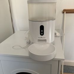 Pet Genius Automatic Pet Feeder- 4 Liter