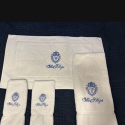 Very Rare Vintage The New York City Plaza Hotel Original Bath Towel Set With Floor Mat