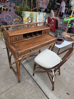 Vintage-style wicker and rattan desk and chair, popular in the 1960s and 1980s.