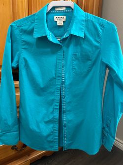 Women’s  Ariat   Blouse size Medium  asking 4