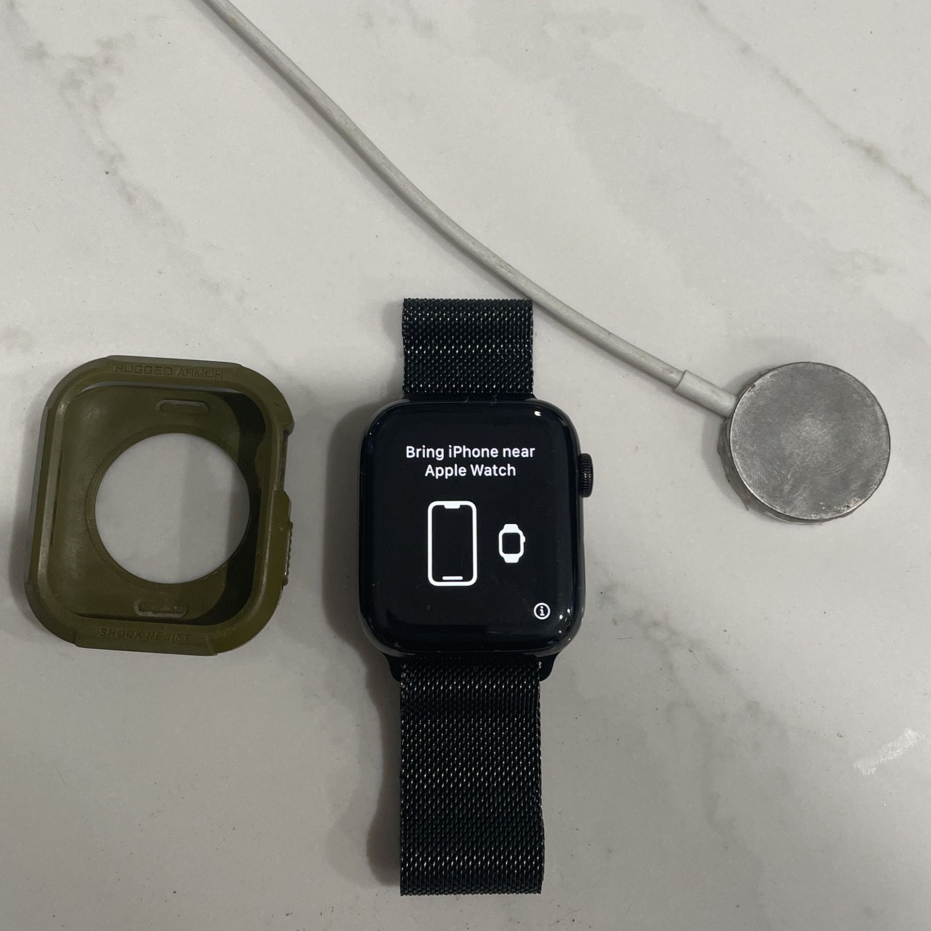 Apple Watch 5 With Cellular / Wi-Fi Great Condition Works Perfect