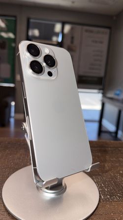iPhone 15 Pro unlocked 256 gb - Natural