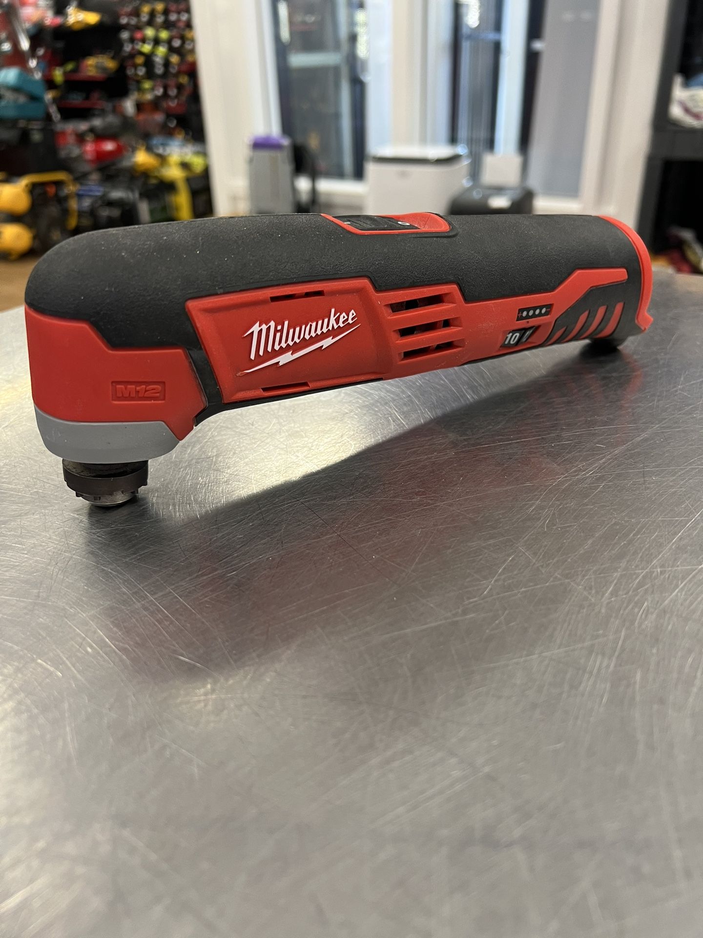 Milwuakee 12v Multi Tool 197278/13