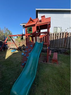 Play structure