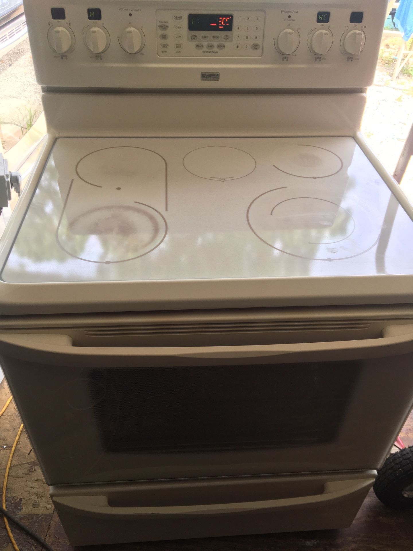 WHITE FLAT SMOOTH TOP STOVE WORKS PERFECT EXCEPT BOTTOM LEFT BURNER OUT REST OF STOVE IS PERFECT