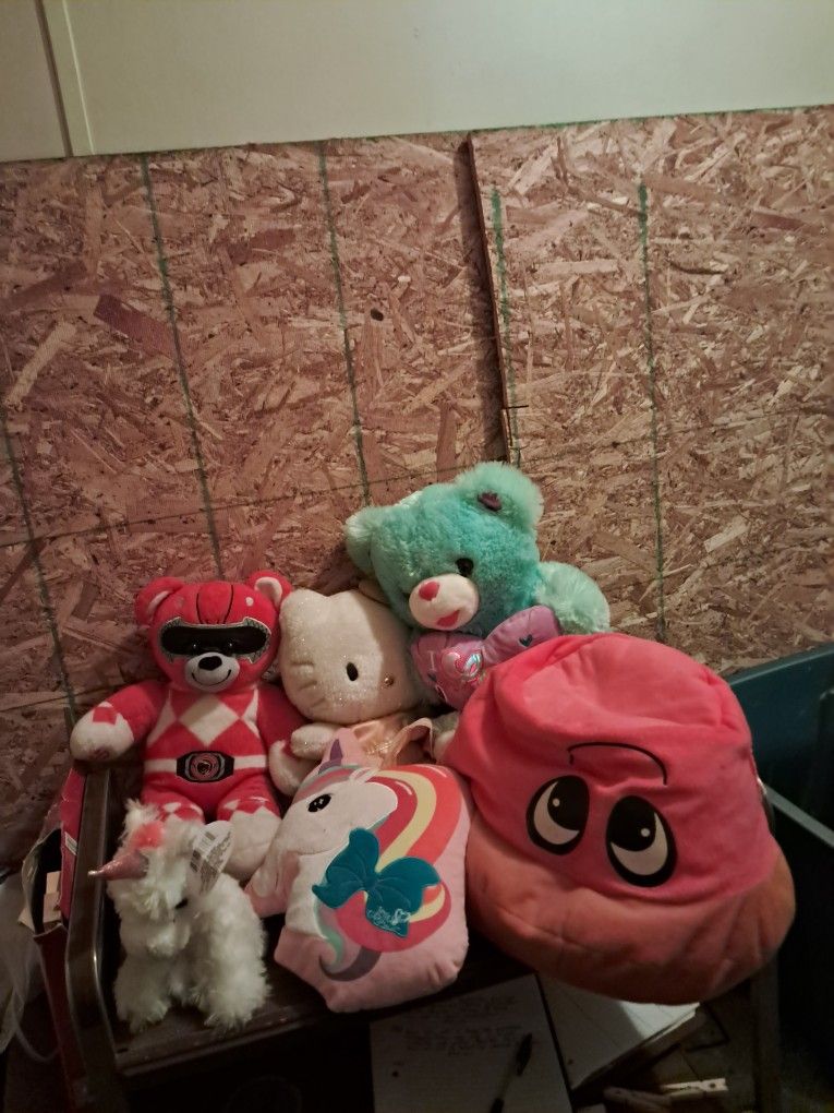 Box Lot Of Six Stuffed Animals They Are All In Great Condition 