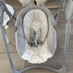 Graco Slim Spaces Compact Baby Swing