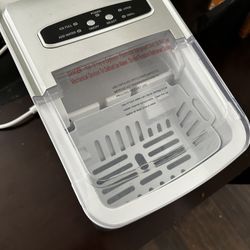 Insignia portable Ice Maker