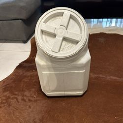 Gamma Pet Food Container