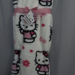 $40 Hello Kitty Blanket Queen Size !