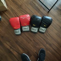 Boxing Gloves 10$ A Pair