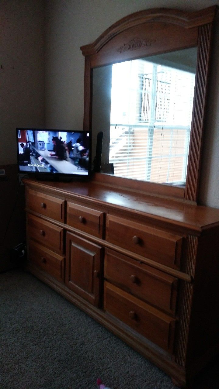 4 piece used bedroom set for Sale in Alafaya, FL OfferUp