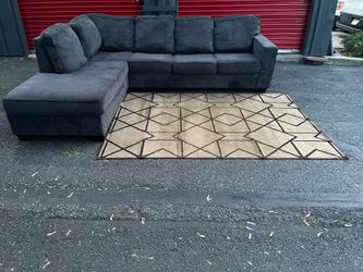 Sectional Couch!! Delivery Available 🚚!! Dimensions: 111” x 90” Length x 34” Height x 38” Depth