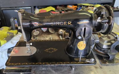 Singer Sewing Machine 