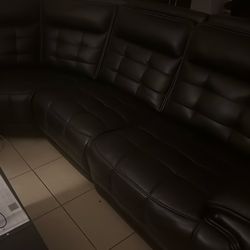 Black Leather Reclining Couch w/ Cup Holders – Rooms To Go ($6000 New)