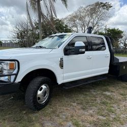 2020 Ford F350 Super Duty Crew Cab & Chassis Lariat Cab