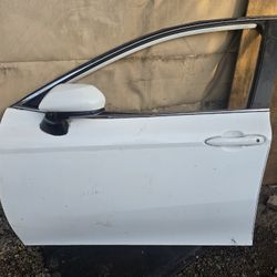 Camry.   2019.      Puerta. Completa.  Delantera lado del chofer chofer....