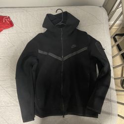 Black Nike Tech Size M