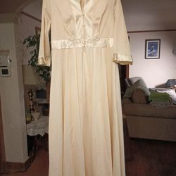 Womens Vintage Night Gown And Robe 