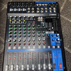 Yamaha MG12XU 12 channel mixer