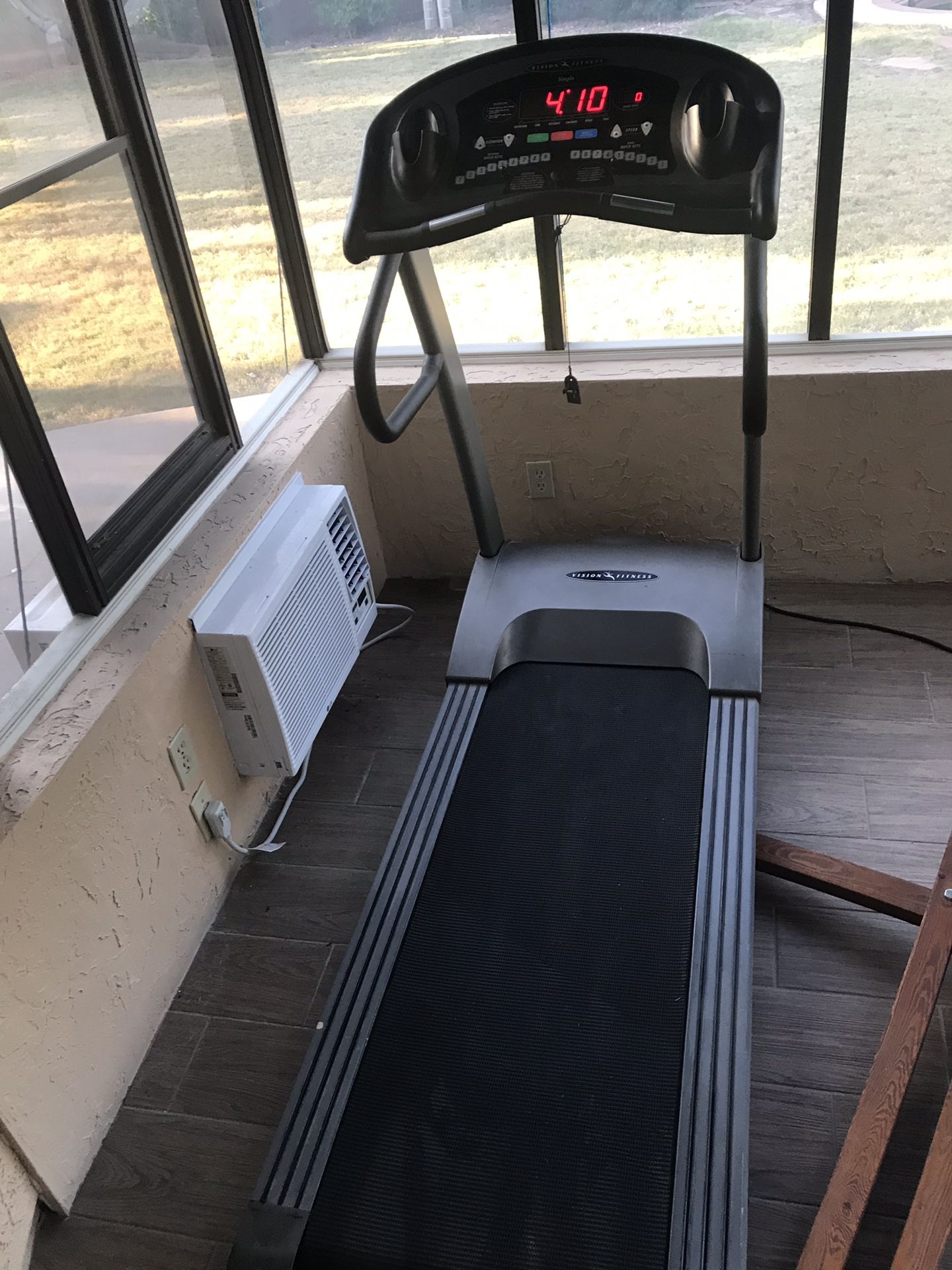 WORKOUT TREADMILL VISION FITNESS T9200 TREADMILL WORKOUT SYSTEM for
