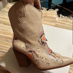 Tezza Runway Boots by Aldo!