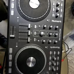 Numark Mixtrack Pro Turntables