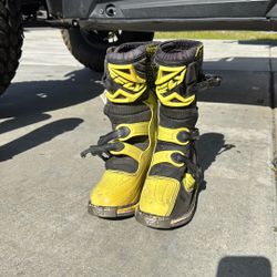 riding boots: size youth 5 