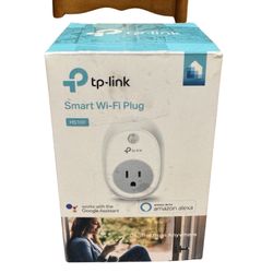 Upgrade your home with the TP-Link HS100 Wi-Fi Smart Plug Kit. This plug-in socket controller allows you to easily control your electronic devices (B)