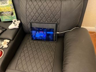 Apple iPad Pro 128GB Space Gray ML3L2LL/A.