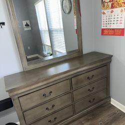 Dresser W Mirror Attached 