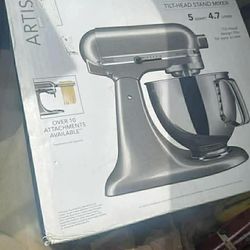 BRAND NEW IN THE BOX NEVER BEEN OPENED DELUXE KITCHEN AID MIXER