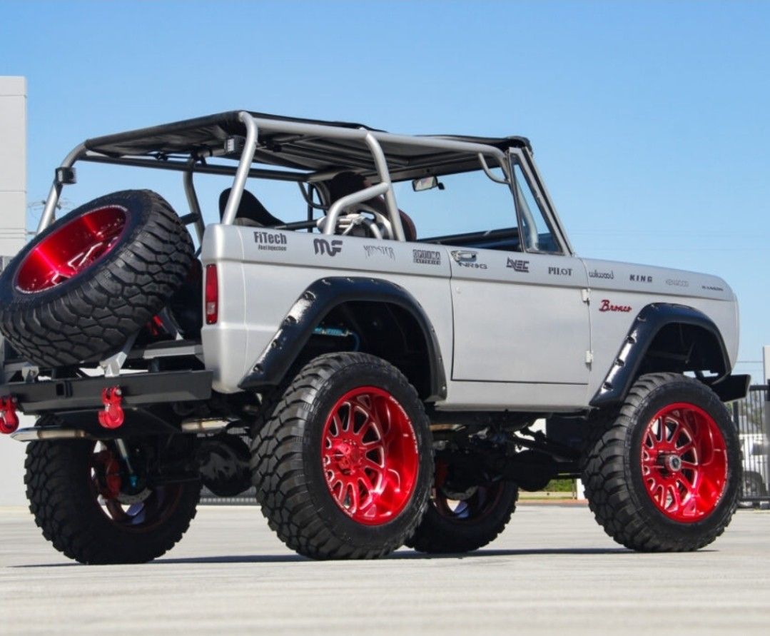 PAQUETE DE RINES Y GOMAS, LUCES, STRIBOS FIJOS Y ELECTRICOS.