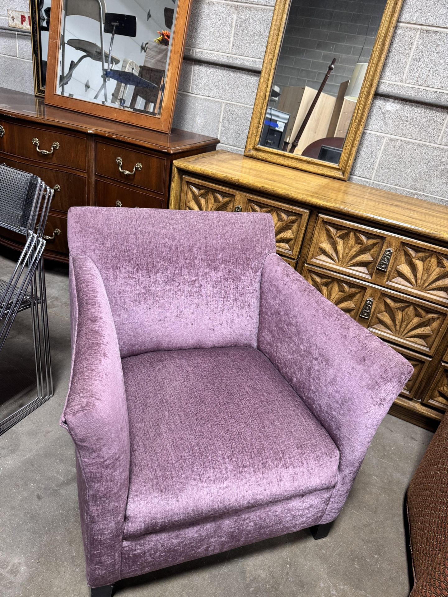 Individual armchairs 
