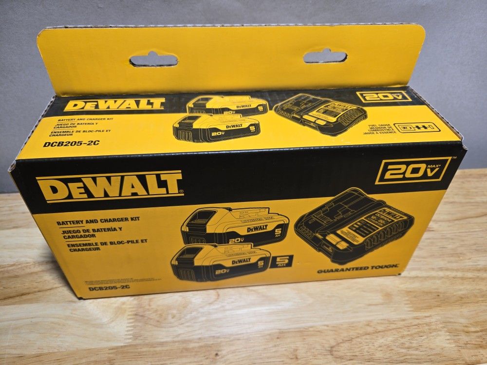 NEW DEWALT 20V MAX Lithium-Ion Battery 2-Pack and Charger, 5.0 Ah, Battery Starter Kit (DCB205-2c)