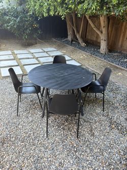 Article Ballo 47” Outdoor Dining Table X4 Chairs