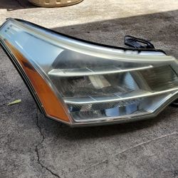Selling a right side Headlight off a 2011 Ford Focus 