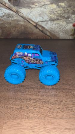 Hyper fueled Son uva Digger monster truck
