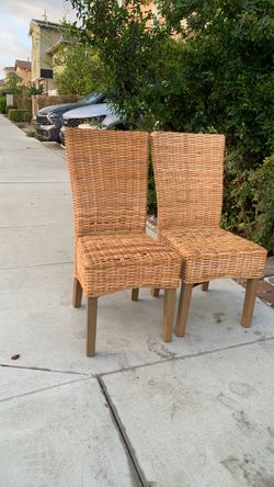 A pair of dinning chairs