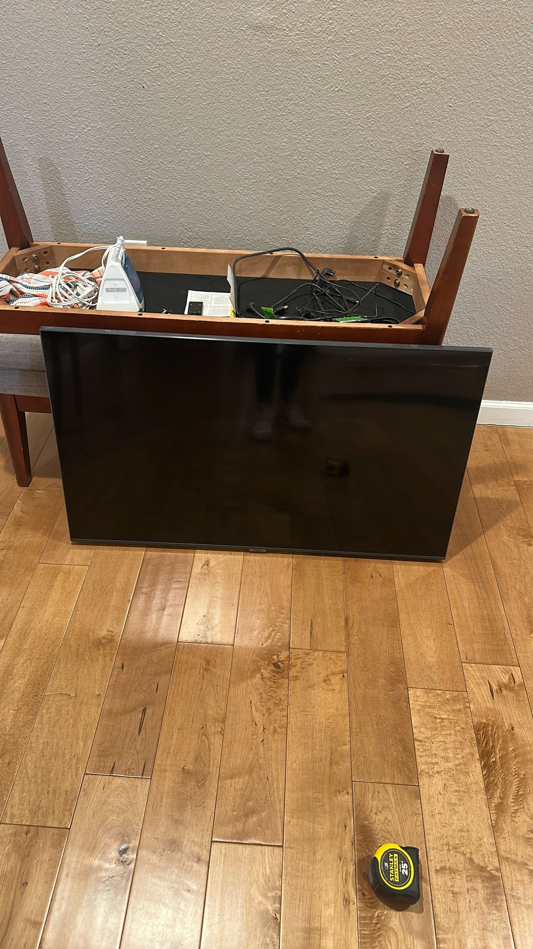 43” Samsung TV Wall Mount Included