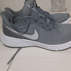 Nike Shoes Men Size 10 $40 NUEVOS 