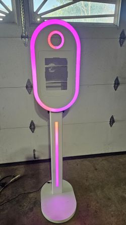 Professional DSLR Photo Booth with LED Lighting & Travel Case