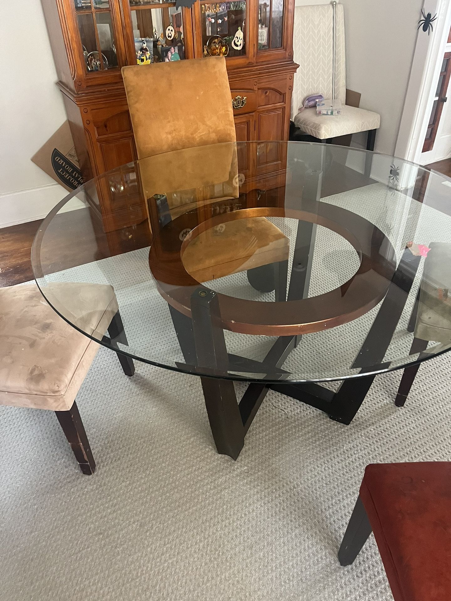Dining Room Table w/Chairs
