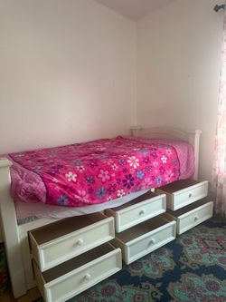 Twin size bed