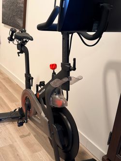 Peloton Original Bike w/ 2 lb Weights – Excellent Condition