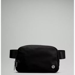 New black lululemon Everywhere Belt Bag 1L