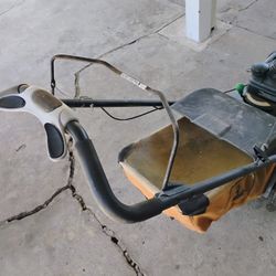 SELF PROPPED HONDA MOWER 